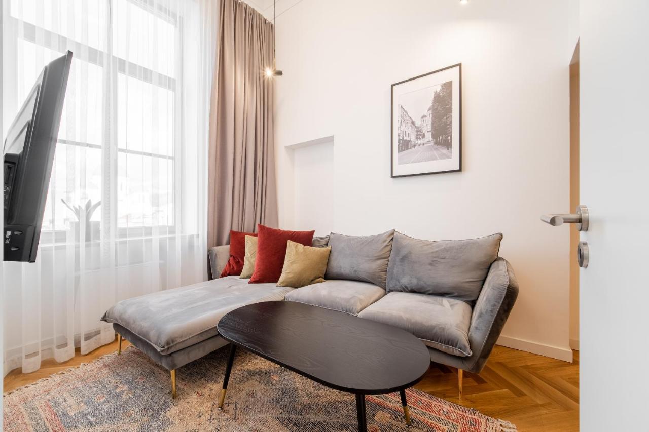 Owl Jazz Apartments - Luxury Apartments In The Heart Of The City Каунас Екстериор снимка